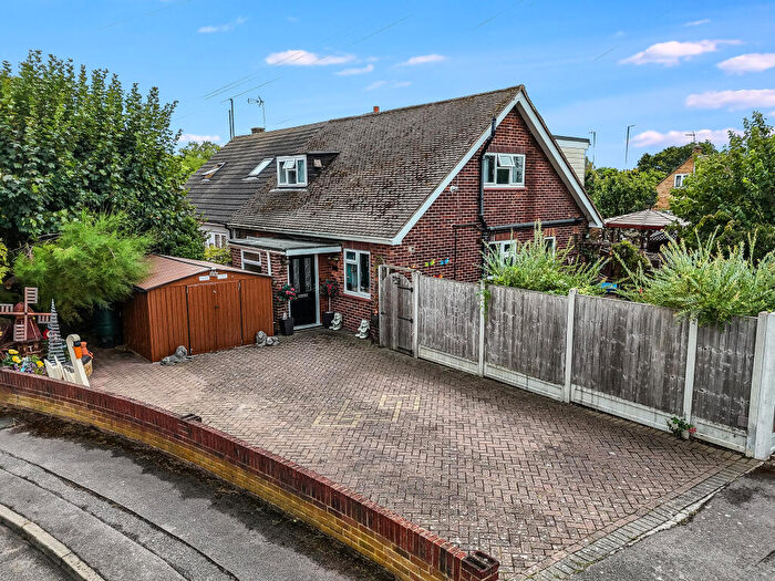 3 Bedroom Chalet For Sale In Peel Road, Chelmsford, Essex, CM2