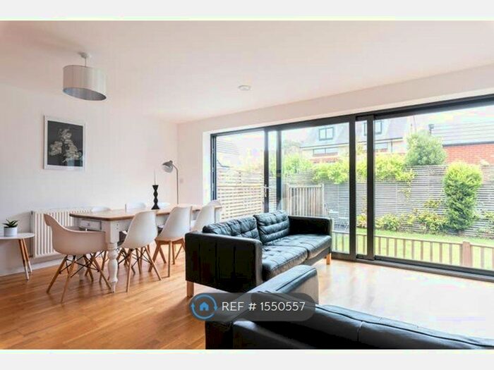 4 Bedroom Semi-Detached House To Rent In The Ridgway, Brighton, BN2