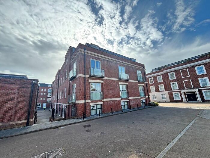 2 Bedroom Apartment To Rent In Salt Meat Lane, Gosport, Hampshire, PO12