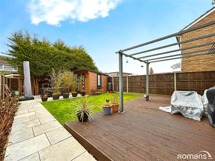 3 Bedroom End Of Terrace House For Sale In Beaulieu Gardens, Blackwater, Camberley, GU17