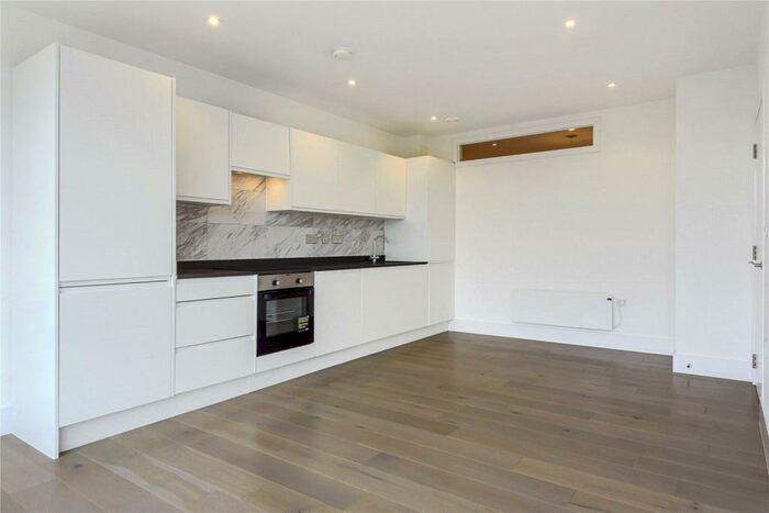 2 Bedroom Apartment To Rent In The Boulevard, Cain Road, Bracknell, Berkshire, RG12