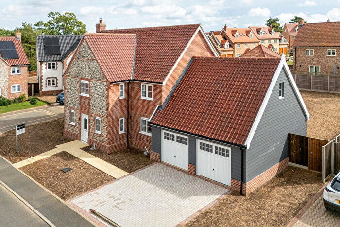 4 Bedroom Detached House For Sale In Roxbury Drive, Norwich, NR16