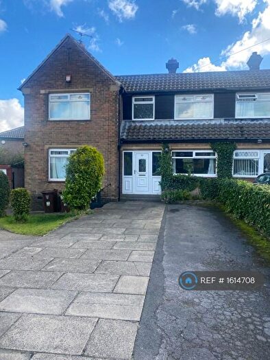 4 Bedroom Semi-Detached House To Rent In Hollingwood Lane, Bradford, BD7