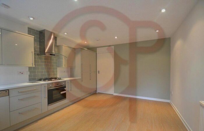 4 Bedroom Property To Rent In Fishers Lane, Chiswick, W4