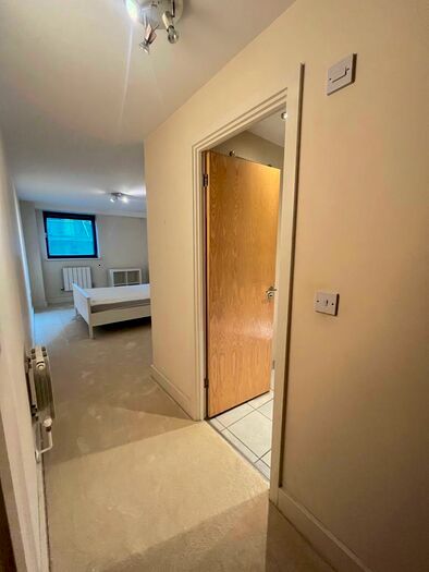 2 Bedroom Apartment To Rent In Millharbour, South Quays, Canary Wharf, London, E14