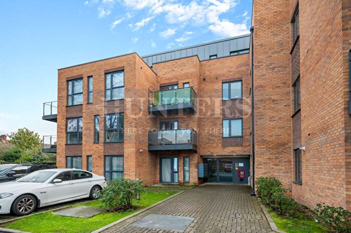 1 Bedroom Flat For Sale In London Road, Hounslow, TW3