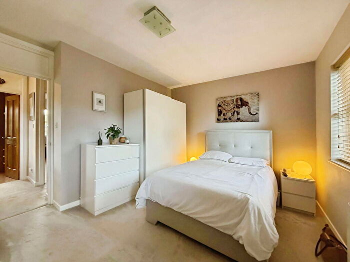3 Bedroom End Of Terrace House For Sale In Oakleigh Close, Swanley, BR8