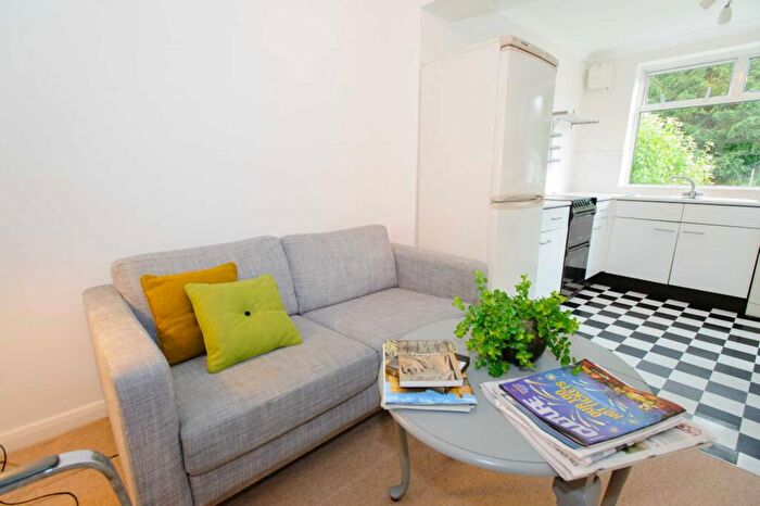 3 Bedroom Semi Detached House To Rent In Jackson Road, Summertown **Hmo/Student Property **, OX2