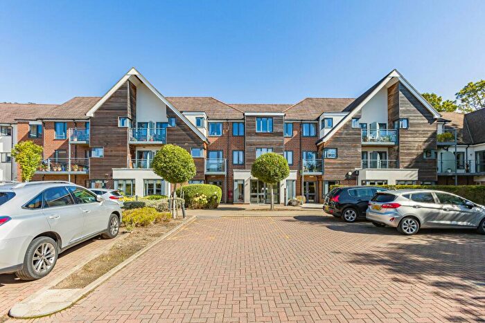 1 Bedroom Apartment To Rent In Mandeville Court, Potters Bar, EN6