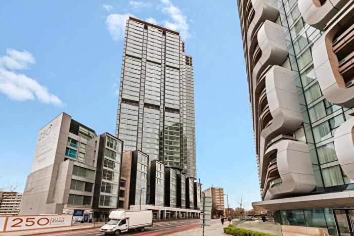 3 Bedroom Flat To Rent In Islington, London, EC1V