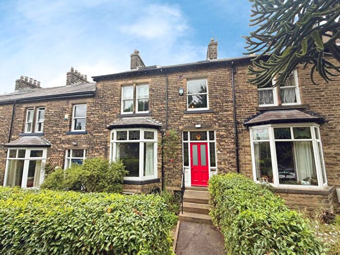 4 Bedroom Terraced House For Sale In Sherwood Grove, Shipley, BD18