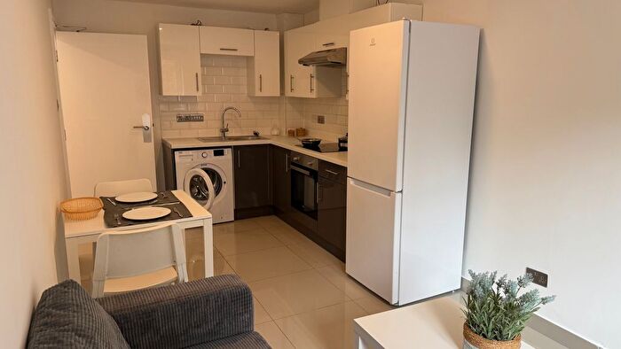 2 Bedroom Flat To Rent In Flat, Clarendon Road, LS2