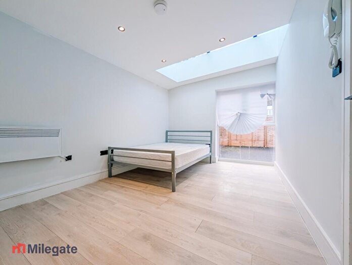 3 Bedroom Flat To Rent In Manor Lane, Sutton, SM1