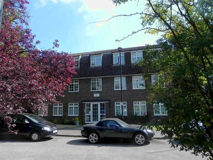2 Bedroom Flat To Rent In Sheringham Court, The Ridgeway, Enfield, EN2