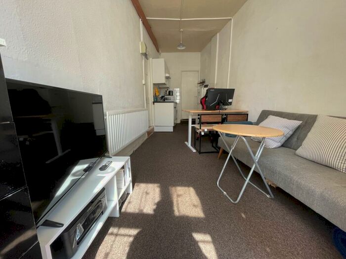 1 Bedroom Flat To Rent In Wedmore Gardens, Archway, N19