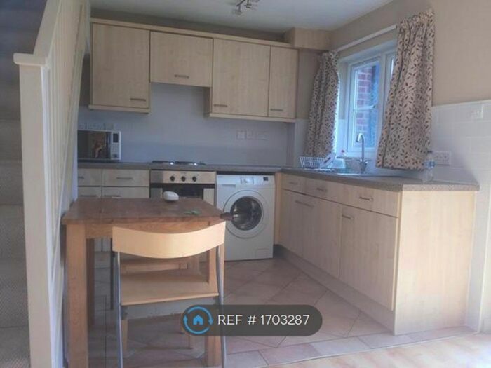 1 Bedroom Terraced House To Rent In Sycamore Walk, Surrey, TW20