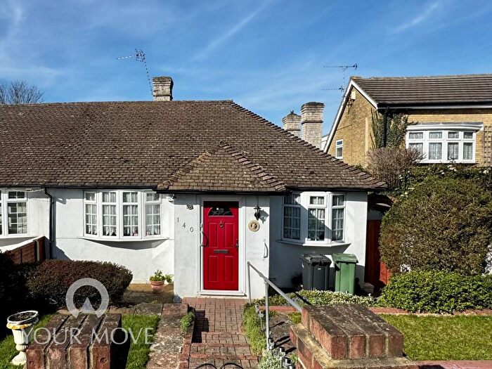 2 Bedroom Bungalow For Sale In Heath Lane, Dartford, DA1