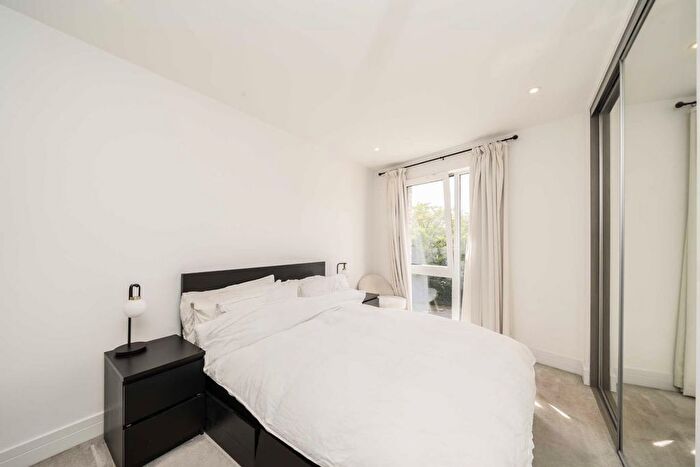 1 Bedroom Flat For Sale In Greenside Road, London, W12