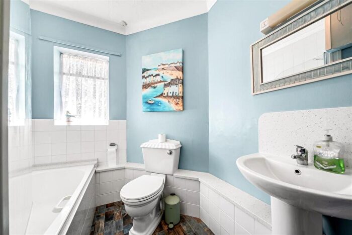 10 Bedroom House For Sale In Victoria Avenue, Swanage, BH19 - Photo 10
