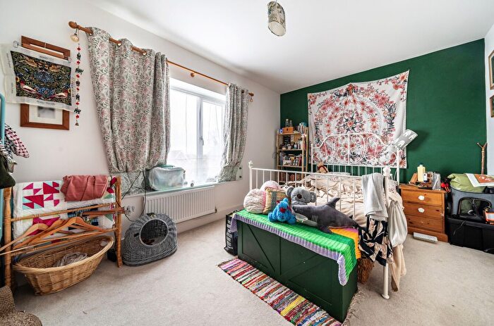 3 Bedroom Terraced House For Sale In Pinewood Way, Chichester, PO19