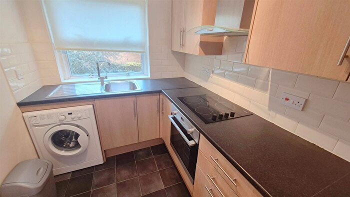 1 Bedroom Flat To Rent In Hepple Close, Isleworth, TW7