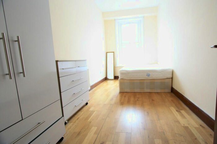 3 Bedroom Flat To Rent In North End Road, London, SW6