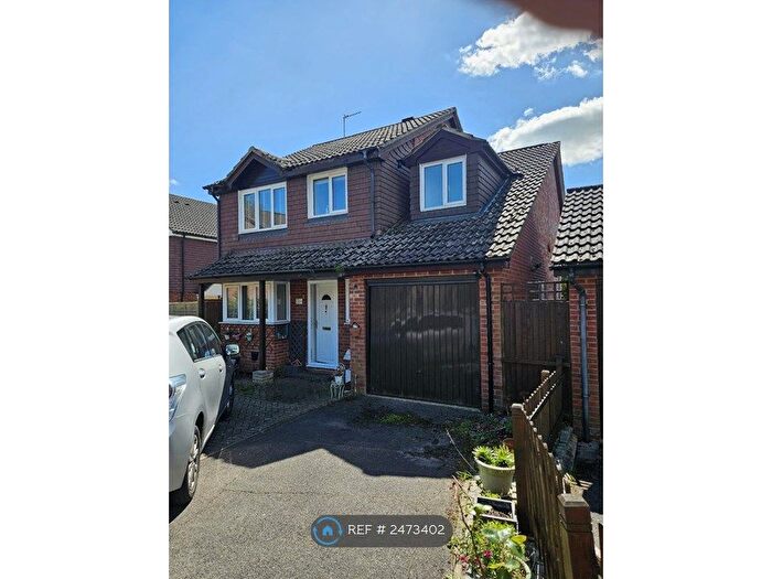 4 Bedroom Detached House To Rent In Longstock Close, Basingstoke, RG24