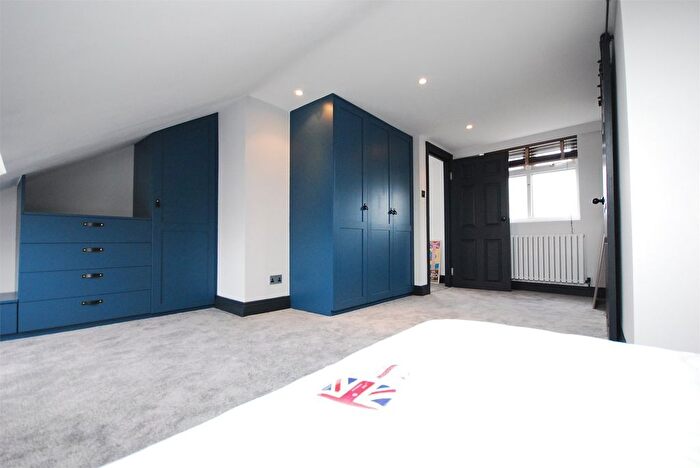 2 Bedroom Maisonette To Rent In Boundaries Road, Balham, SW12