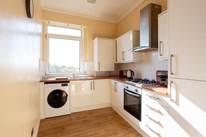 2 Bedroom Flat For Sale In Commercial Street, Kirkcaldy, KY1