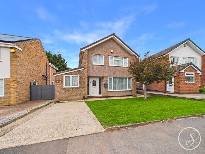 3 Bedroom Detached House For Sale In Plantation Avenue, Alwoodley, Leeds, LS17