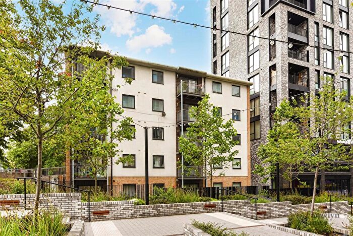 2 Bedroom Apartment To Rent In Franklin House, Aberfeldy Street, London, E14