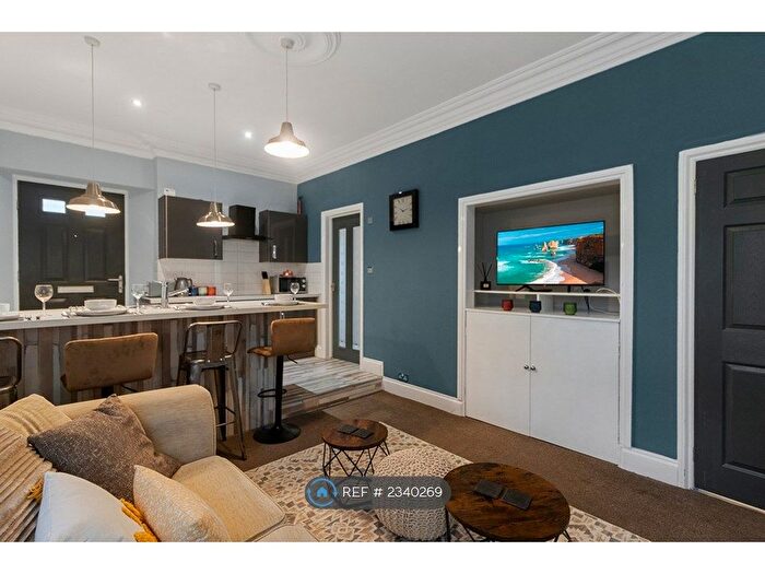 2 Bedroom Flat To Rent In Langley Manor, Torquay, TQ1