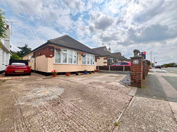 4 Bedroom Detached Bungalow For Sale In Shipwrights Drive, Thundersley, Essex, SS7