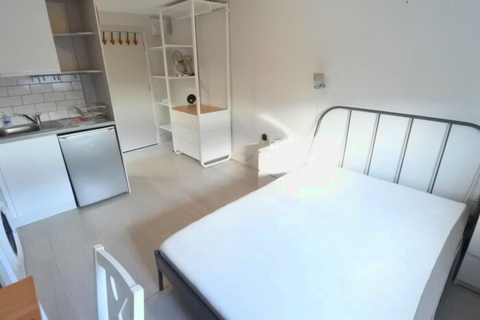 Studio To Rent In Cricklewood Broadway, Cricklewood, NW2