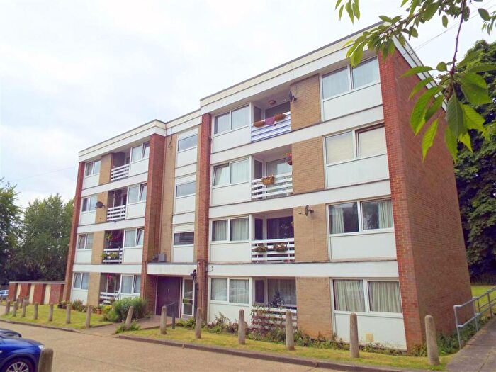 2 Bedroom Flat To Rent In Thirlestane, Lemsford Road, St. Albans, Hertfordshire, AL1