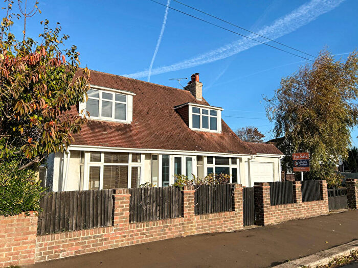 3 Bedroom Chalet For Sale In Aldwick, Bognor Regis, PO21