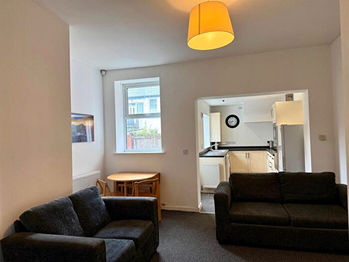 2 Bedroom Apartment To Rent In Sixth Avenue, Heaton., NE6