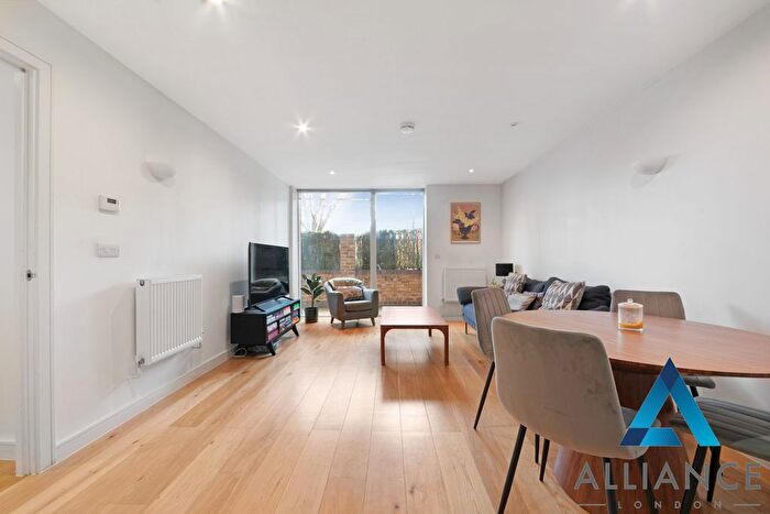 2 Bedroom Terraced House To Rent In Sewardstone Road, Bow, E2