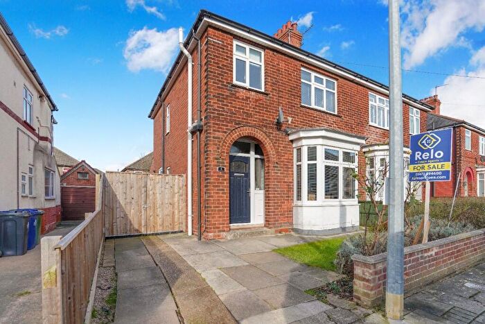 3 Bedroom Semi Detached House For Sale In Sycamore Avenue, Grimsby, Lincolnshire, DN33