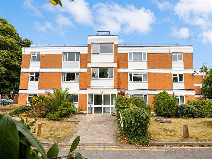 2 Bedroom Flat For Sale In Riverbank, Laleham Road, Staines Upon Thames, TW18