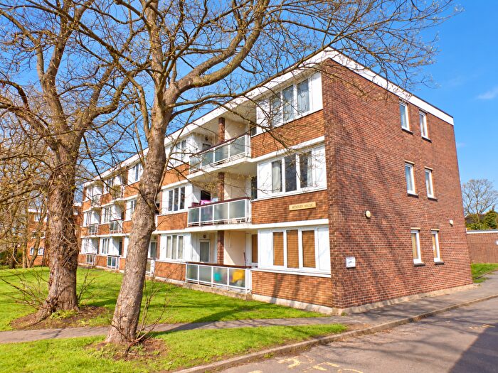 2 Bedroom Flat To Rent In Farrow House, Brentwood, CM15