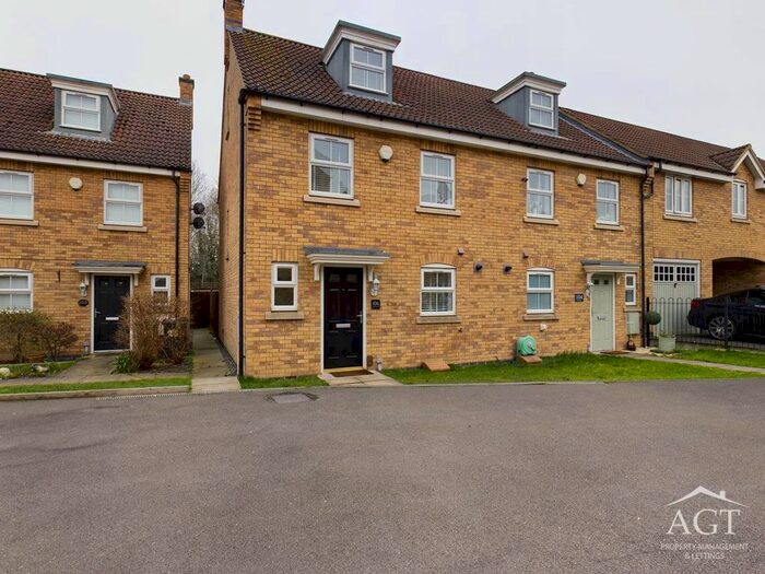 3 Bedroom Property To Rent In Lyvelly Gardens, Parnwell, Peterborough, PE1