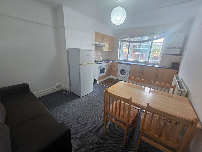 3 Bedroom Flat To Rent In Lemna Court, Lemna Road, Leytonstone, London, E11