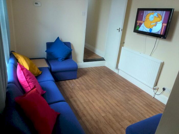 5 Bedroom Terraced House To Rent In Francis Avenue, Southsea, Hampshire, PO4