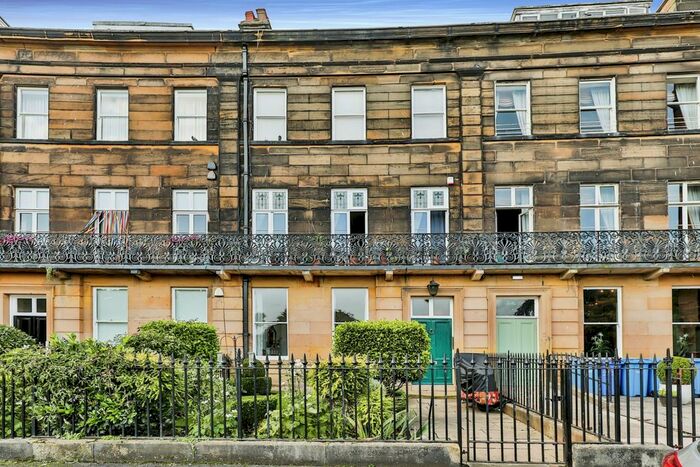 2 Bedroom Flat To Rent In The Crescent, Scarborough, North Yorkshire, YO11