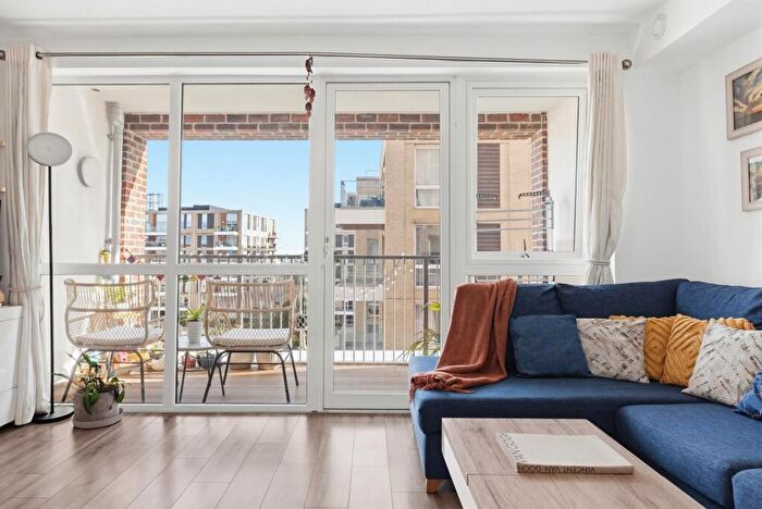 1 Bedroom Apartment For Sale In Charles Darwin House, Canning Town, E16