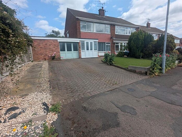 3 Bedroom Semi-Detached House For Sale In Bramcote Close, Bulkington, Bedworth, CV12