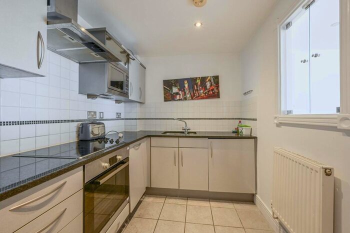 1 Bedroom Flat To Rent In Barrier Point Road, Docklands, London, E16