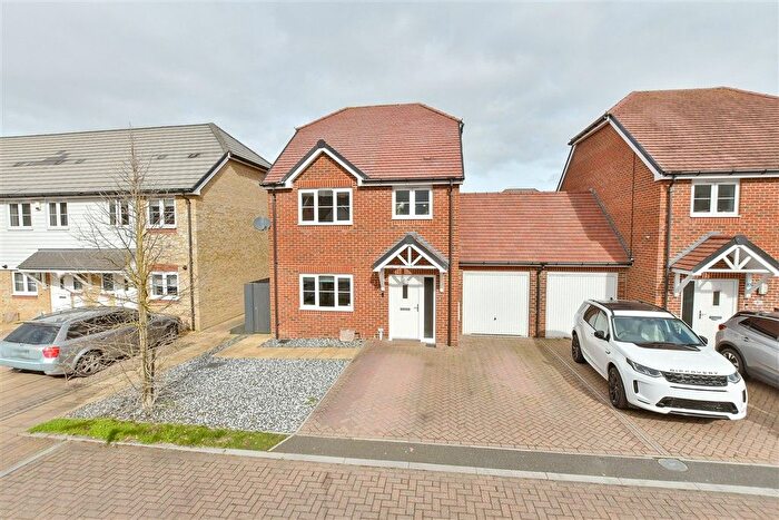 3 Bedroom Link Detached House For Sale In Haffenden Avenue, Sittingbourne, Kent, ME10