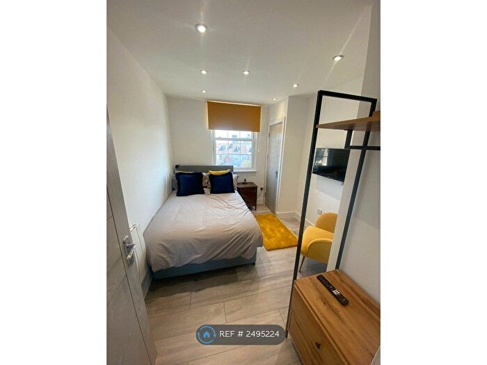 1 Bedroom Flat To Rent In Parrock Street, Gravesend, DA12